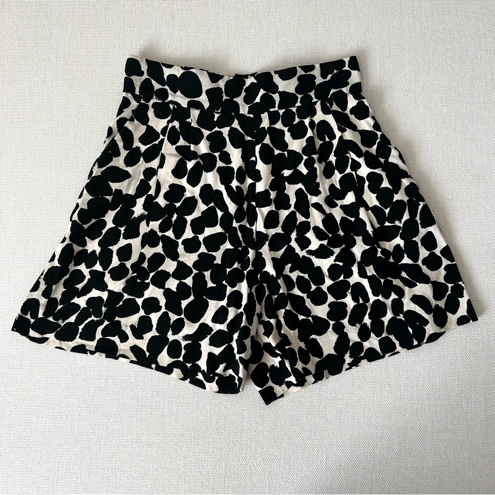 H&M Black and Light Beige Animal Print Pull-On Shorts